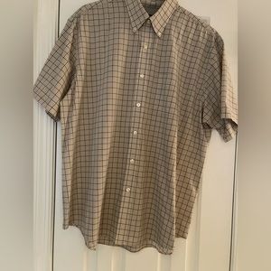 Men’s Van Heusen XL sports shirt in tan, white and black